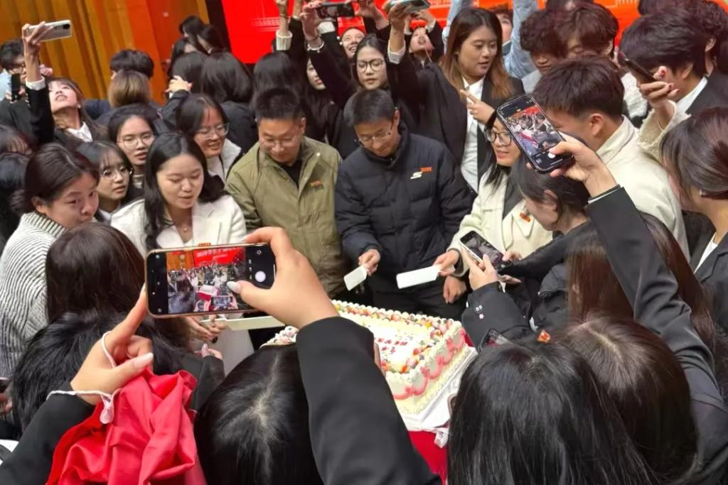 薪火相传担使命 青春聚力启新程 | 懂球体育员工干部换任大会顺利落幕